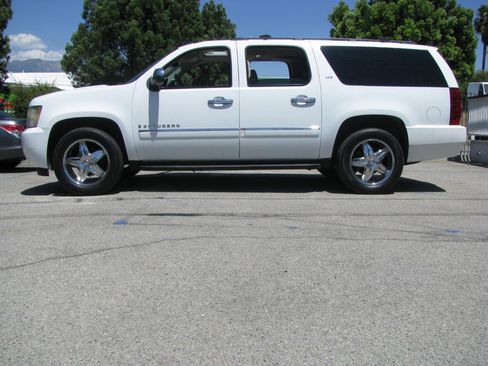 Used 2009 Chevrolet Suburban LTZ RWD image 1