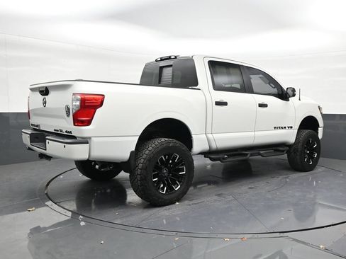 Used 2019 Nissan Titan SL w/ Midnight Edition AWD/4WD image 5