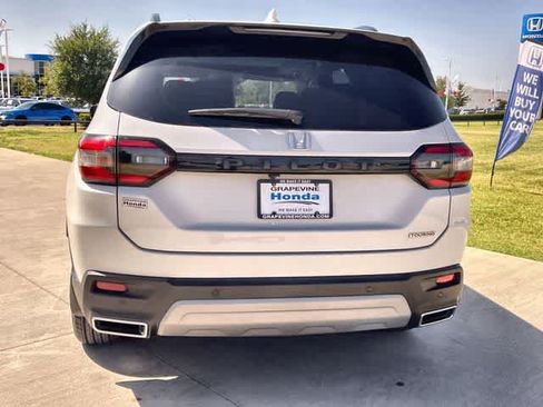 Certified 2024 Honda Pilot Touring image 6