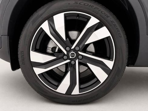 Used 2024 Volvo XC40 B5 Plus w/ Protection Package Premier AWD/4WD image 33