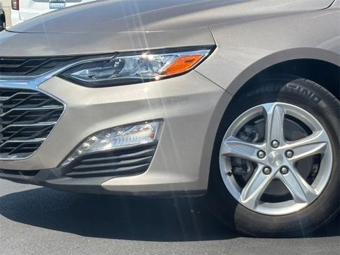 Used 2023 Chevrolet Malibu LT image 3