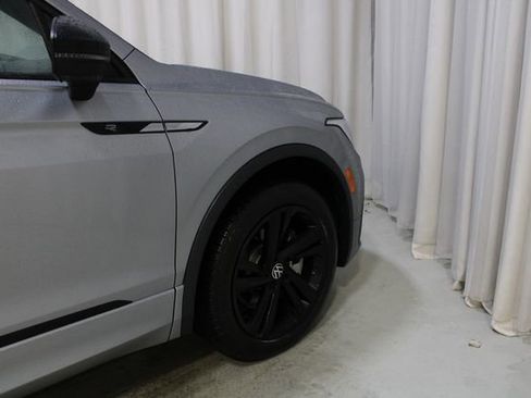 Certified 2023 Volkswagen Tiguan SE R-Line AWD/4WD image 28