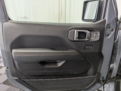 Used 2025 Jeep Wrangler Unlimited Sahara w/ Safety Group AWD/4WD image 14