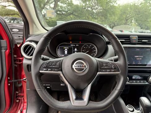 Used 2020 Nissan Versa SR FWD image 9
