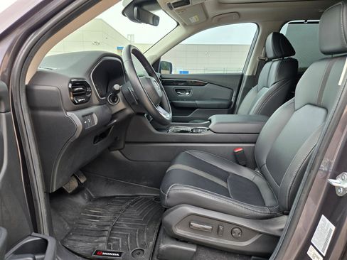 Used 2023 Honda Pilot Touring image 9