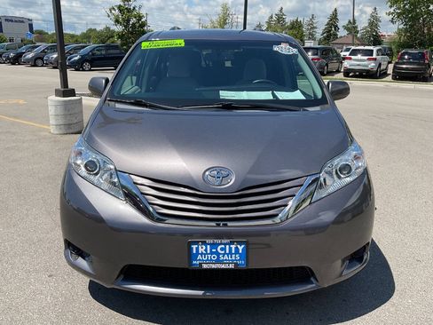 Used 2017 Toyota Sienna LE AWD/4WD image 12