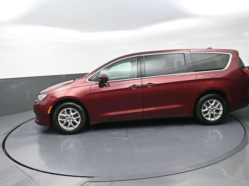Used 2022 Chrysler Voyager LX FWD image 79