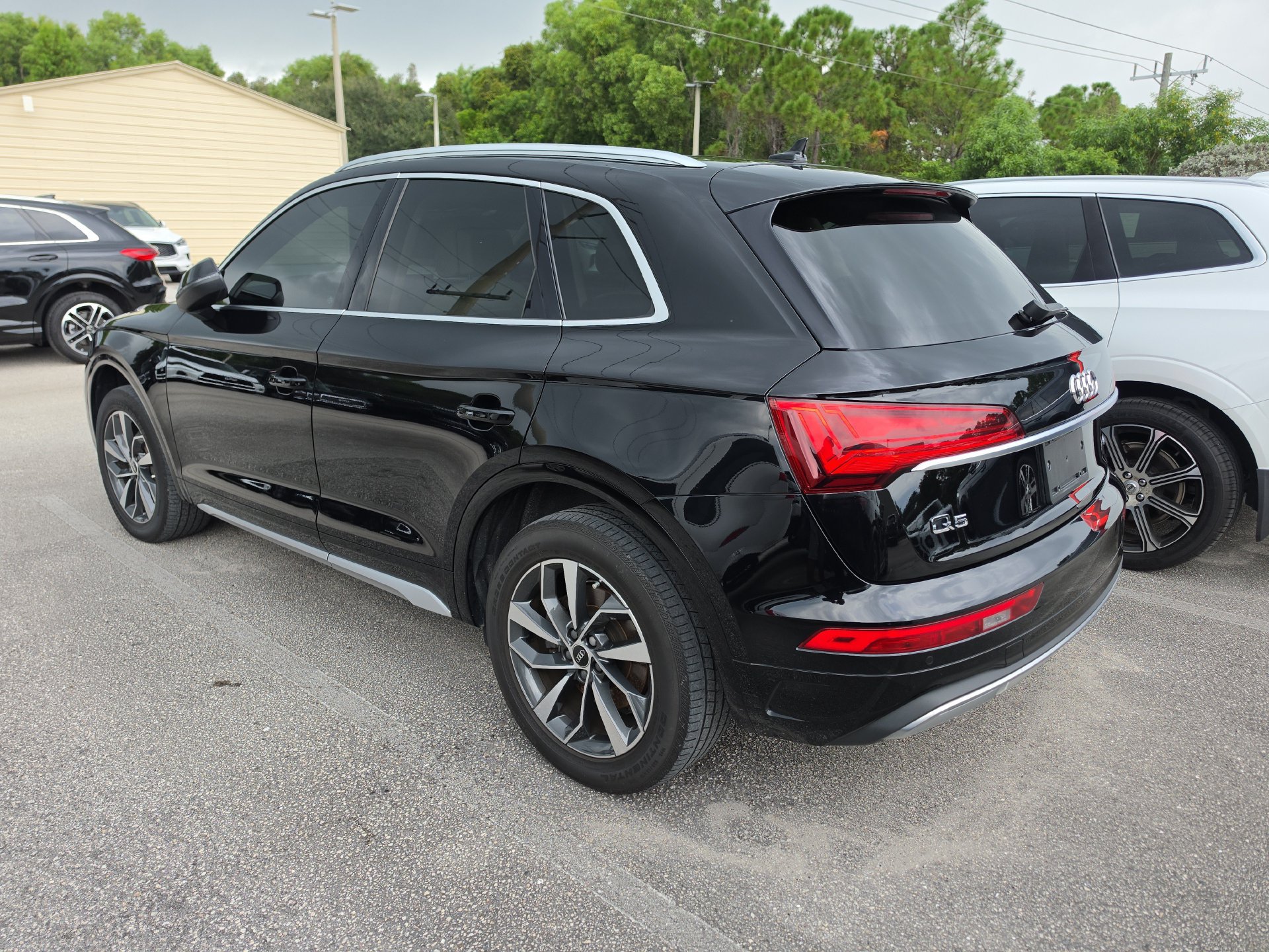 Used 2021 Audi Q5 2.0T Premium w/ Convenience Package AWD/4WD image 4