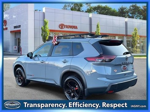 Used 2025 Nissan Rogue SV image 6