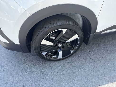 New 2025 Nissan Kicks SR FWD image 20