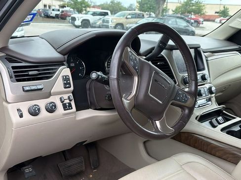 Used 2019 GMC Yukon Denali w/ Denali Ultimate Package AWD/4WD image 10