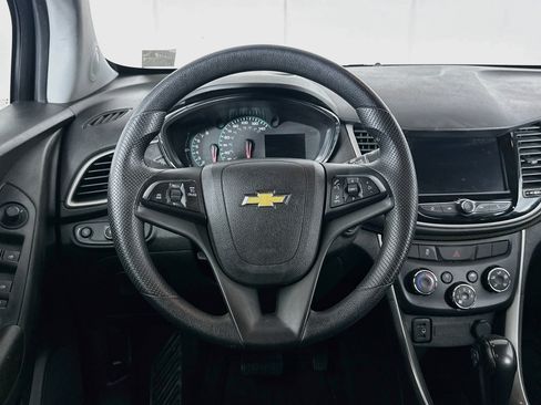 Used 2020 Chevrolet Trax LS w/ Tint and Cruise Package FWD image 17
