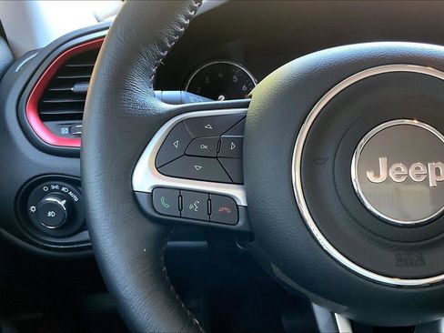 Used 2023 Jeep Renegade Trailhawk w/ Trailhawk Elite Group AWD/4WD image 18