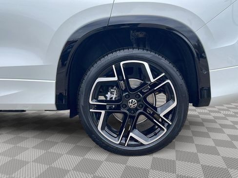 New 2026 Volkswagen Tiguan SEL R-Line AWD/4WD image 10
