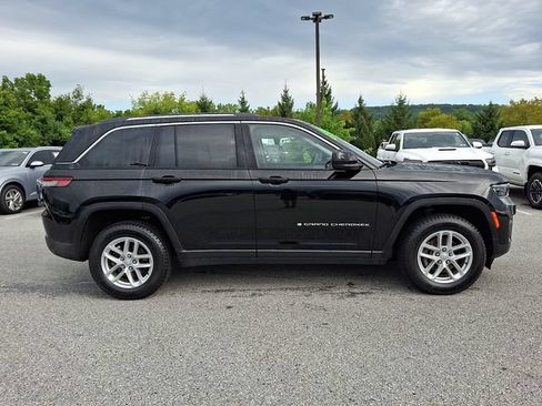 Used 2023 Jeep Grand Cherokee Laredo X AWD/4WD image 7