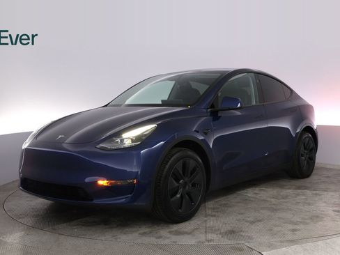 Used 2024 Tesla Model Y 2WD image 2