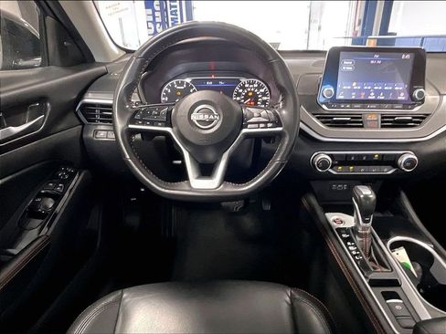 Used 2024 Nissan Altima 2.5 SR AWD/4WD image 17