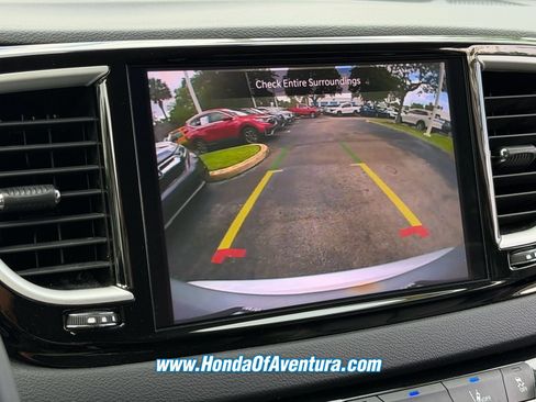 Used 2023 Chrysler Pacifica Touring-L FWD image 27