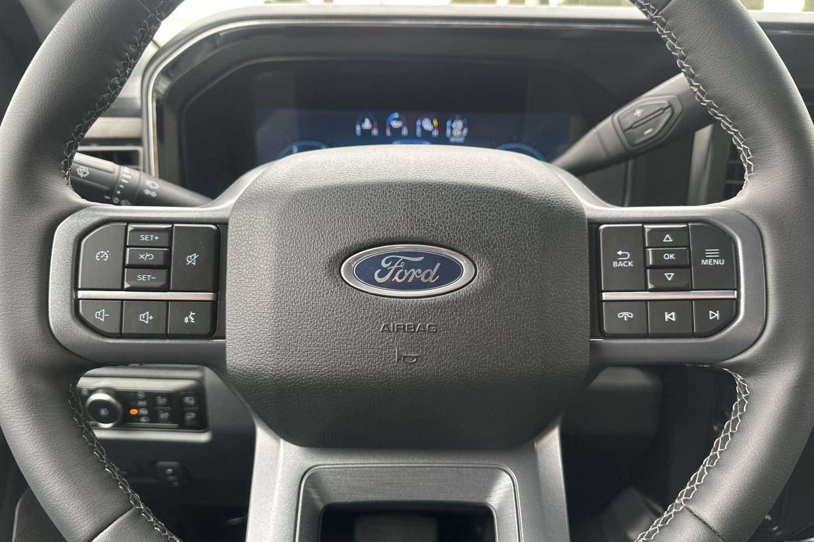 New 2026 Ford F250 Lariat w/ Black Appearance Package AWD/4WD image 23