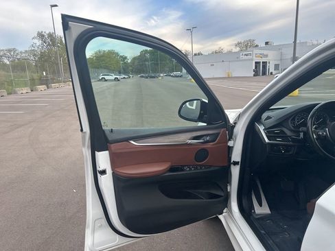 Used 2017 BMW X5 xDrive40e AWD/4WD image 13