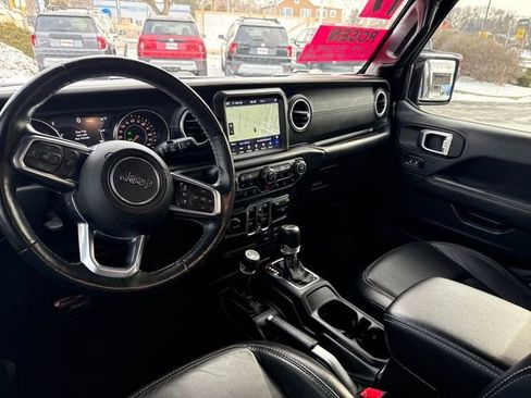 Used 2019 Jeep Wrangler Unlimited Sahara image 22
