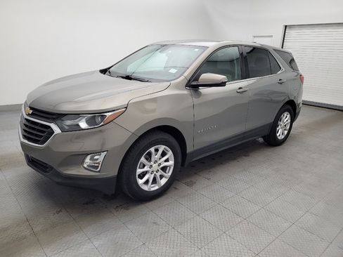 Used 2018 Chevrolet Equinox LT image 2