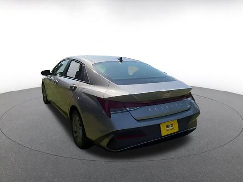Used 2026 Hyundai Elantra Hybrid FWD image 10