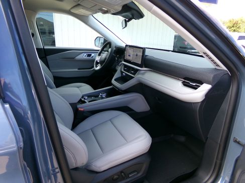 New 2025 Ford Explorer Active w/ Active Comfort Package image 11
