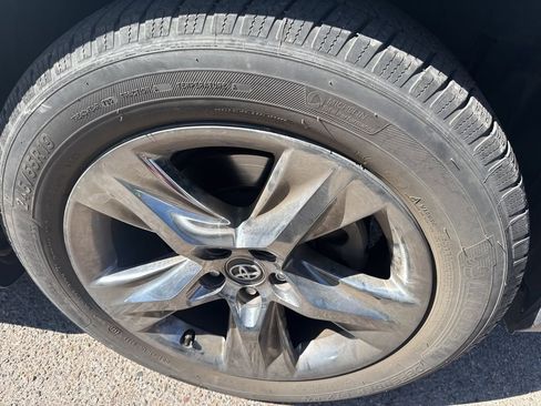 Used 2017 Toyota Highlander Limited Platinum w/ Carpet Mat Package AWD/4WD image 5