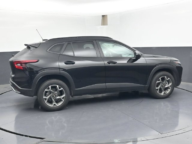 Used 2024 Chevrolet Trax LT FWD image 3