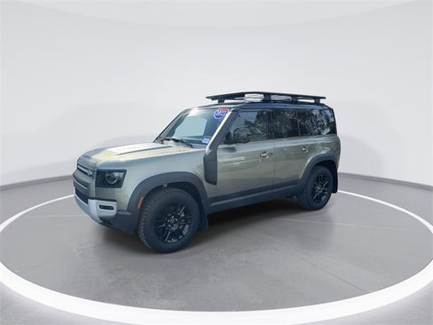 Used 2023 Land Rover Defender 110 SE image 3