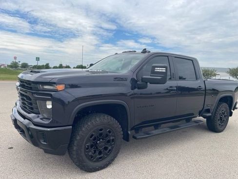 Used 2024 Chevrolet Silverado 2500 Custom w/ Custom Value Package AWD/4WD image 6