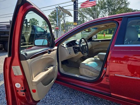 Used 2011 Buick Lucerne CXL w/ Driver Confidence Package FWD image 9