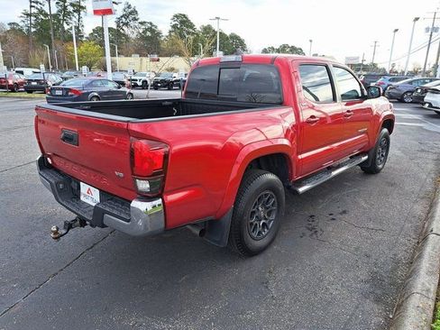 Certified 2018 Toyota Tacoma SR5 image 8