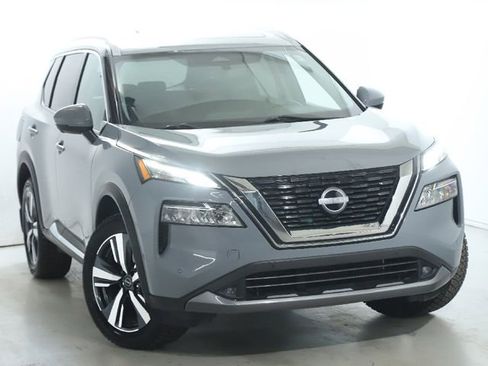 Used 2022 Nissan Rogue SL w/ SL Premium Package image 2