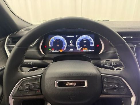 Used 2024 Jeep Grand Cherokee L Limited w/ Luxury Tech Group II AWD/4WD image 4