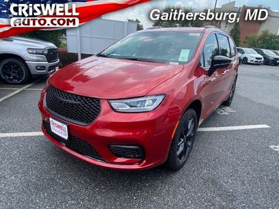 New 2026 Chrysler Pacifica Limited w/ S Appearance Package