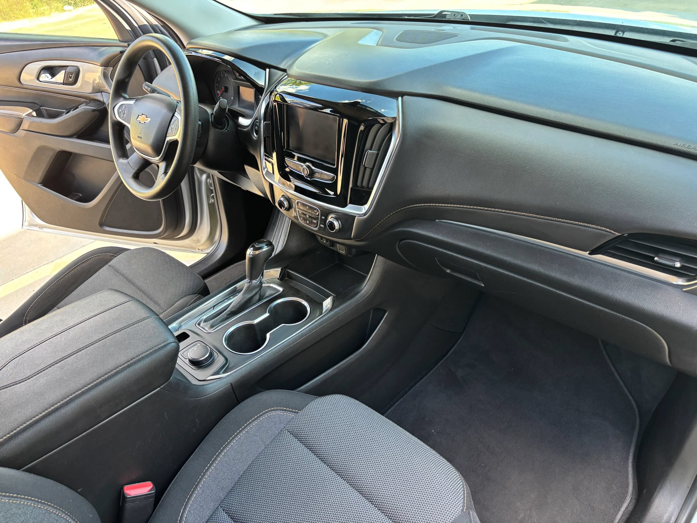 Used 2020 Chevrolet Traverse LS FWD image 20