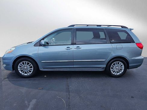 Used 2009 Toyota Sienna XLE Limited image 4