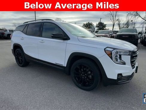 Used 2022 GMC Terrain SLT w/ Elevation Edition image 2