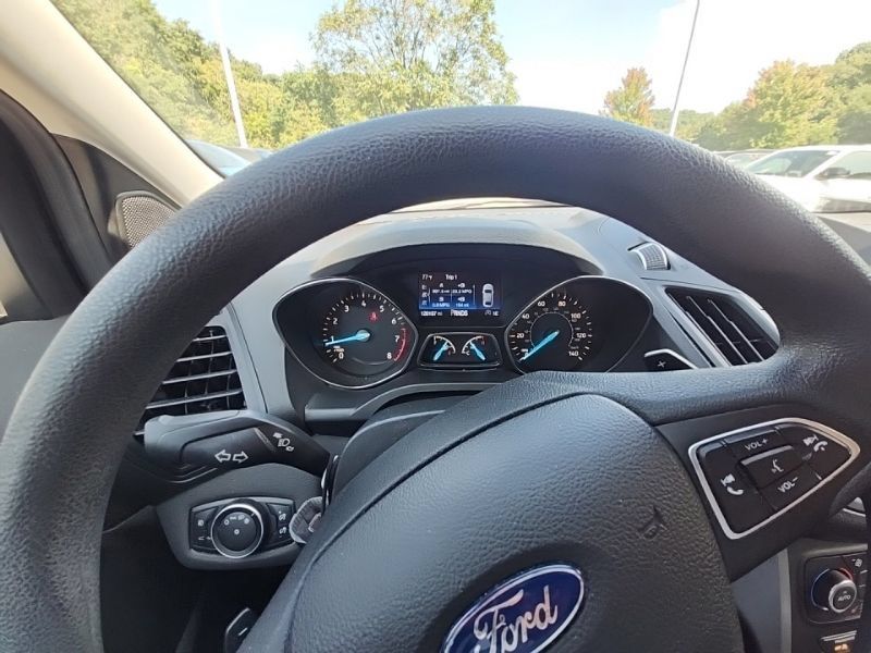 Used 2017 Ford Escape SE w/ SE Cold Weather Package AWD/4WD image 10