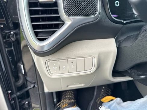 Certified 2025 Kia Soul LX w/ LX Technology Package FWD image 38