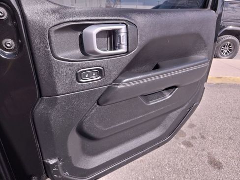 Used 2020 Jeep Gladiator Overland image 30