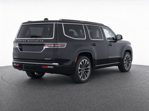 Used 2022 Jeep Grand Wagoneer Series III AWD/4WD image 4