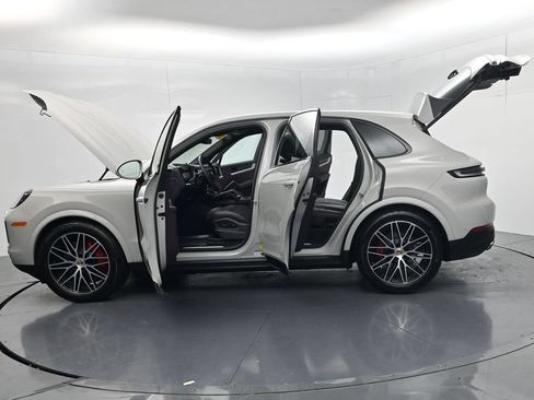 Used 2025 Porsche Cayenne S AWD/4WD image 69