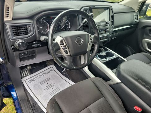 Used 2022 Nissan Titan SV w/ SV Convenience Package RWD image 12