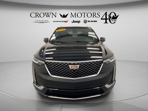 Used 2025 Cadillac XT6 Premium Luxury AWD/4WD image 2