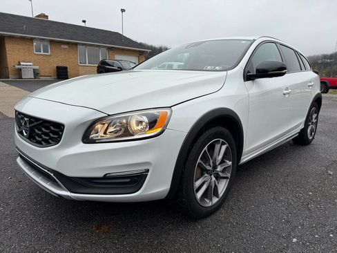 Used 2018 Volvo V60 T5 Cross Country w/ Convenience Package image 7