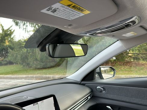 Used 2024 Hyundai Elantra Limited image 22