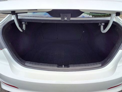 Used 2017 Hyundai Elantra SE image 15